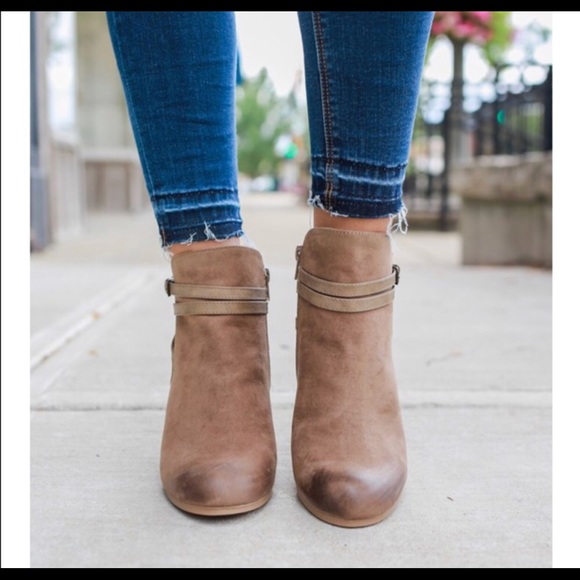 Belt wrap ankle Bootie - Picture 3 of 6